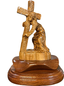Jesus Carrying the Cross – Hand-Carved Olive Wood Statue from Bethlehem (7")