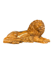 Lion and the Lamb – Hand-Carved Olive Wood Sculpture (4.5″ × 8″ × 4.5″)