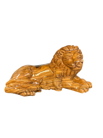 Lion and the Lamb – Hand-Carved Olive Wood Sculpture (4.5″ × 8″ × 4.5″)